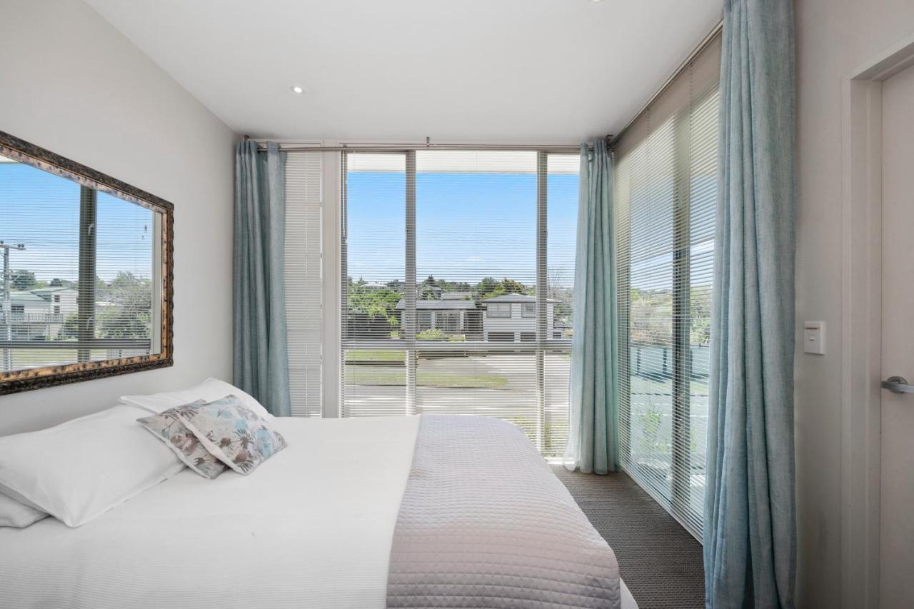 Marinaside Villa - Taupo Holiday Apartment Bagian luar foto