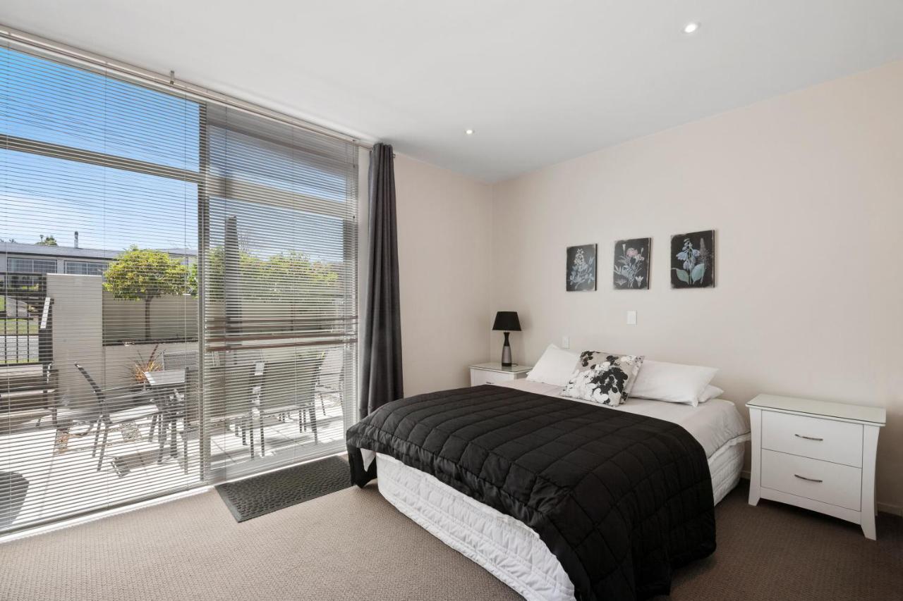 Marinaside Villa - Taupo Holiday Apartment Bagian luar foto
